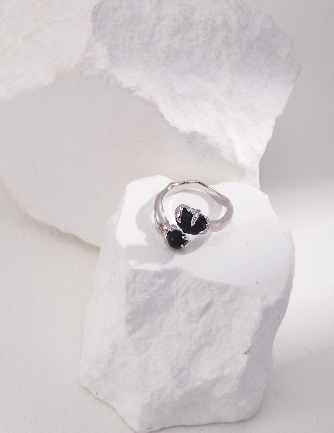 Silver Onyx Ring: Elegant Onyx Beauty