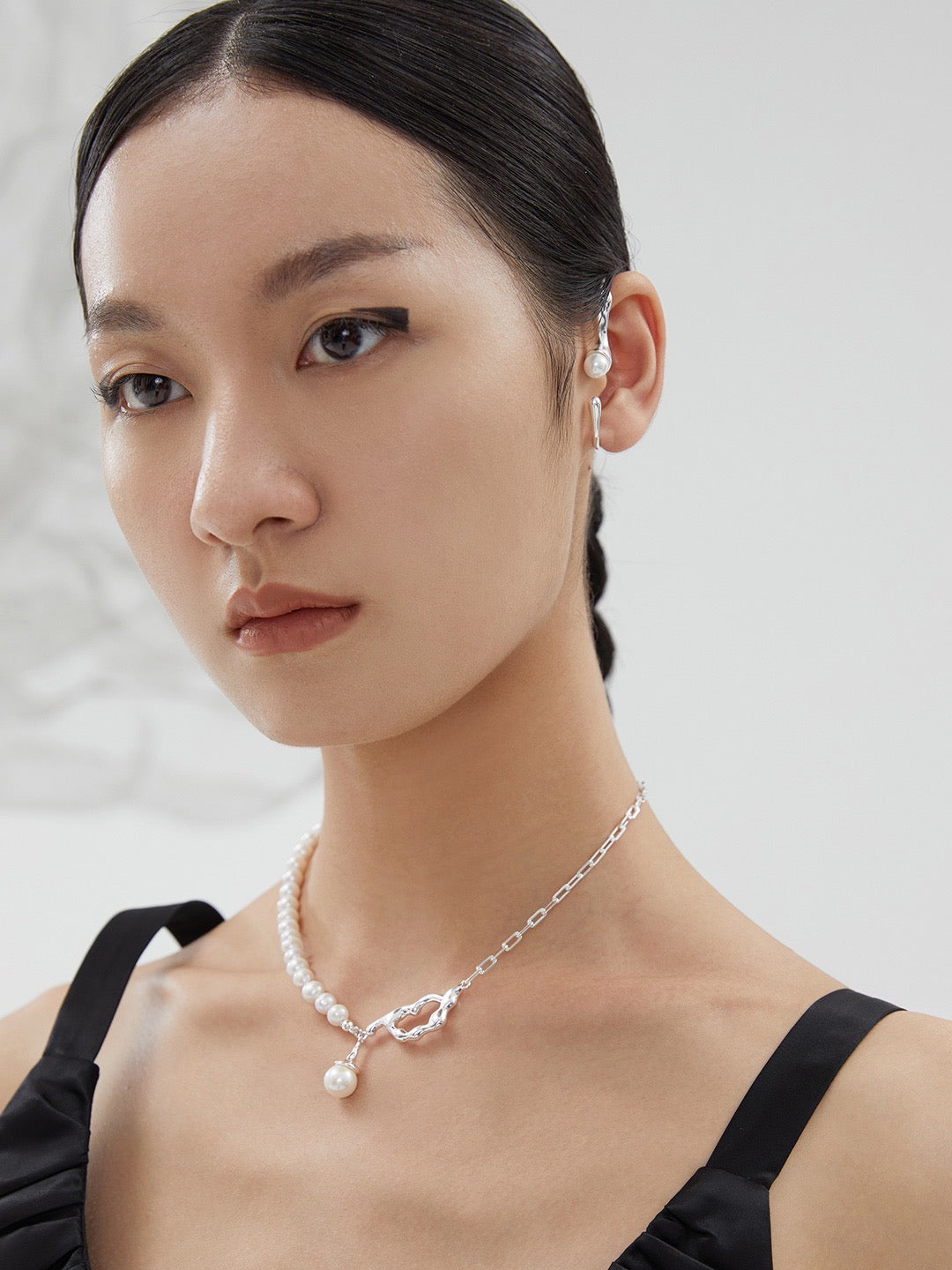 Pearl Ear Clips: Timeless Elegance and Versatility