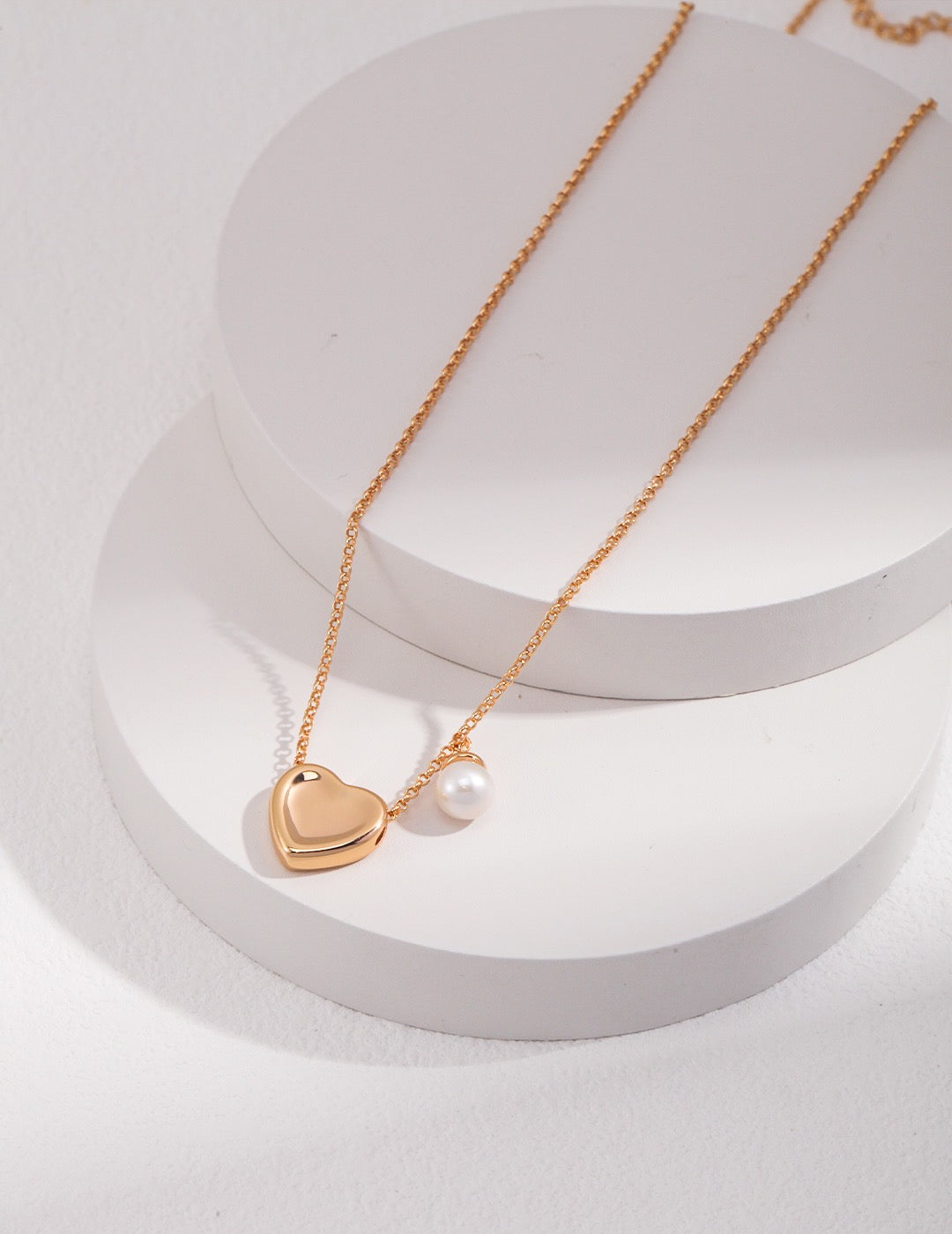 Pearl Heart Necklace: Elegance Meets Emotion