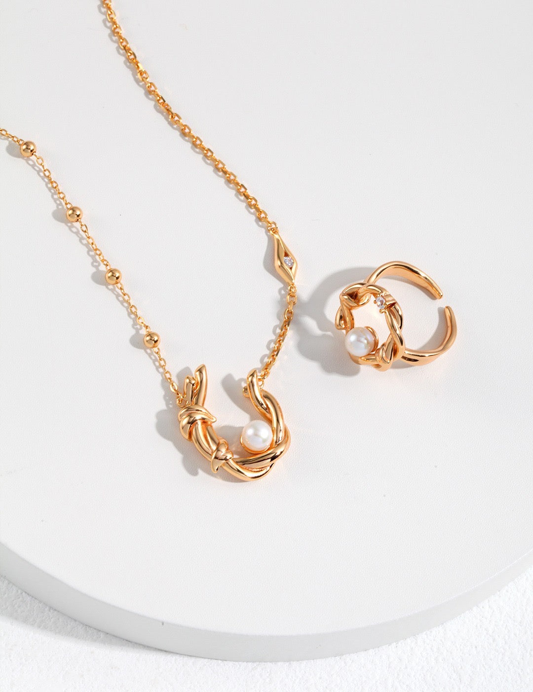 Silver Pearl Ring: Elegance at Your Fingertips