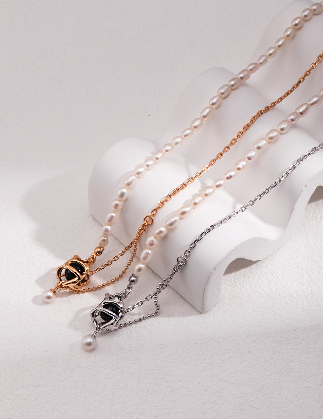 Silver Pearl and Onyx Necklace: Elegance and Luxury