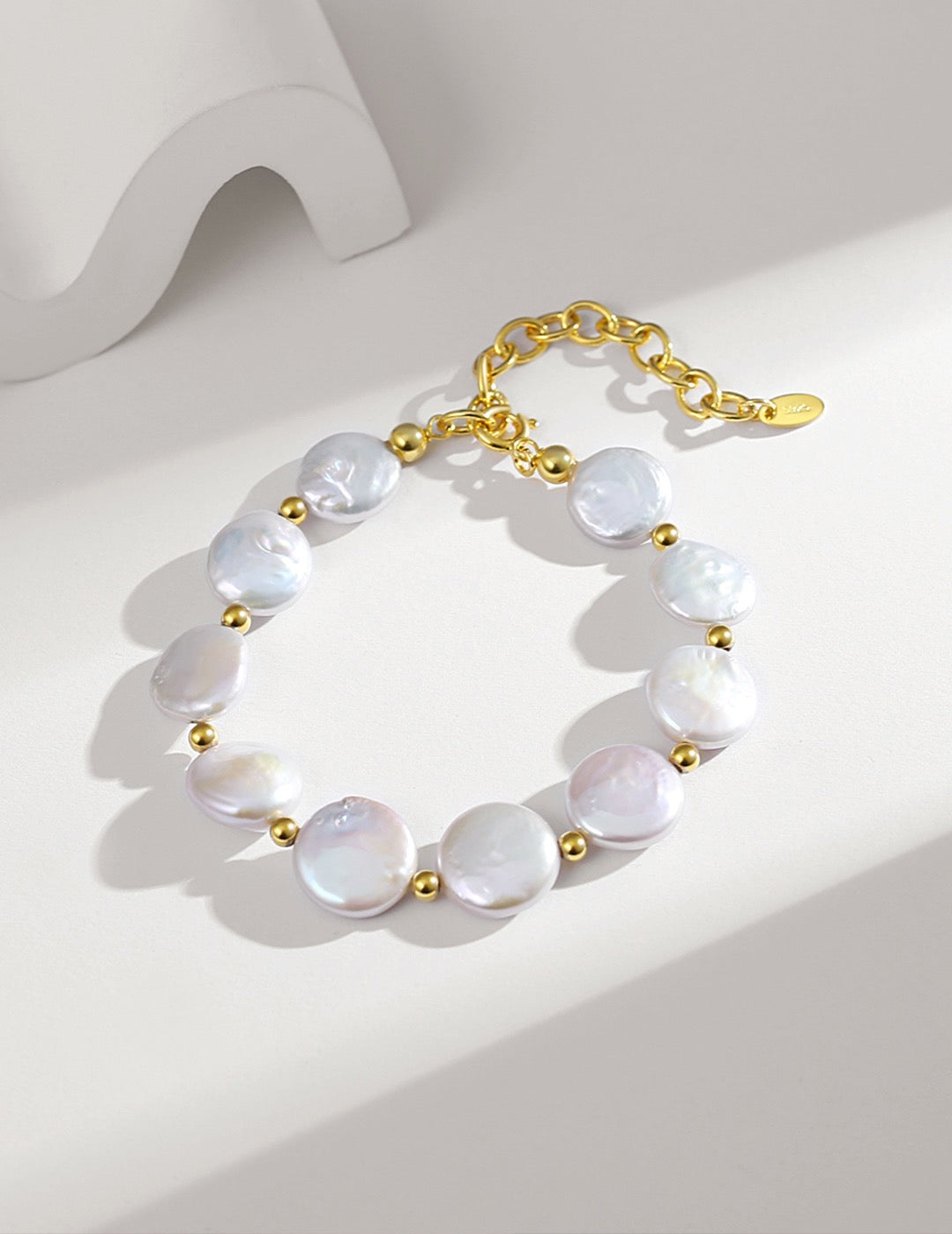 Pearl Bracelet: Elegance Redefined