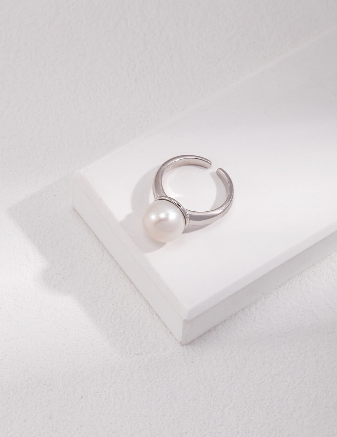 Pure Pearl Ring: Elegance Redefined