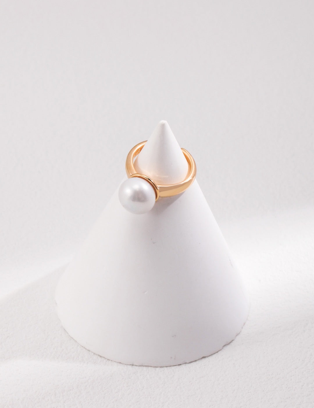 Pure Pearl Ring: Elegance Redefined
